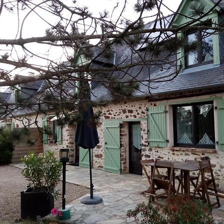 Chambre D Hote La Roussiere Saint-Ouen-Des-Toits Exteriér fotografie
