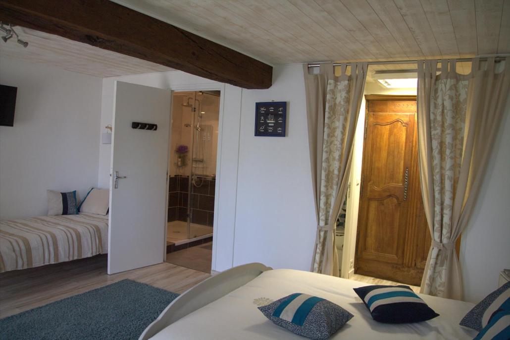 Chambre D Hote La Roussiere Saint-Ouen-Des-Toits Exteriér fotografie